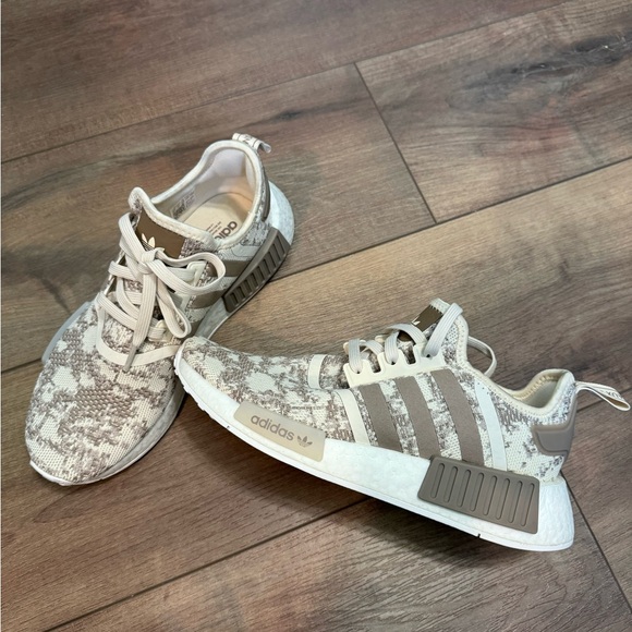 ADIDAS NMD R1s - Picture 1 of 3